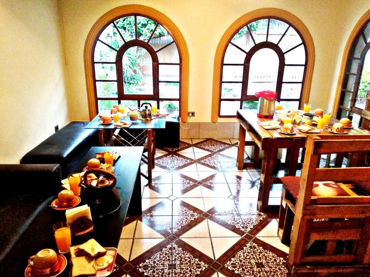 مبيت وإفطار Residencial Moroni - Alojamiento En كوتشابامبا المظهر الخارجي الصورة